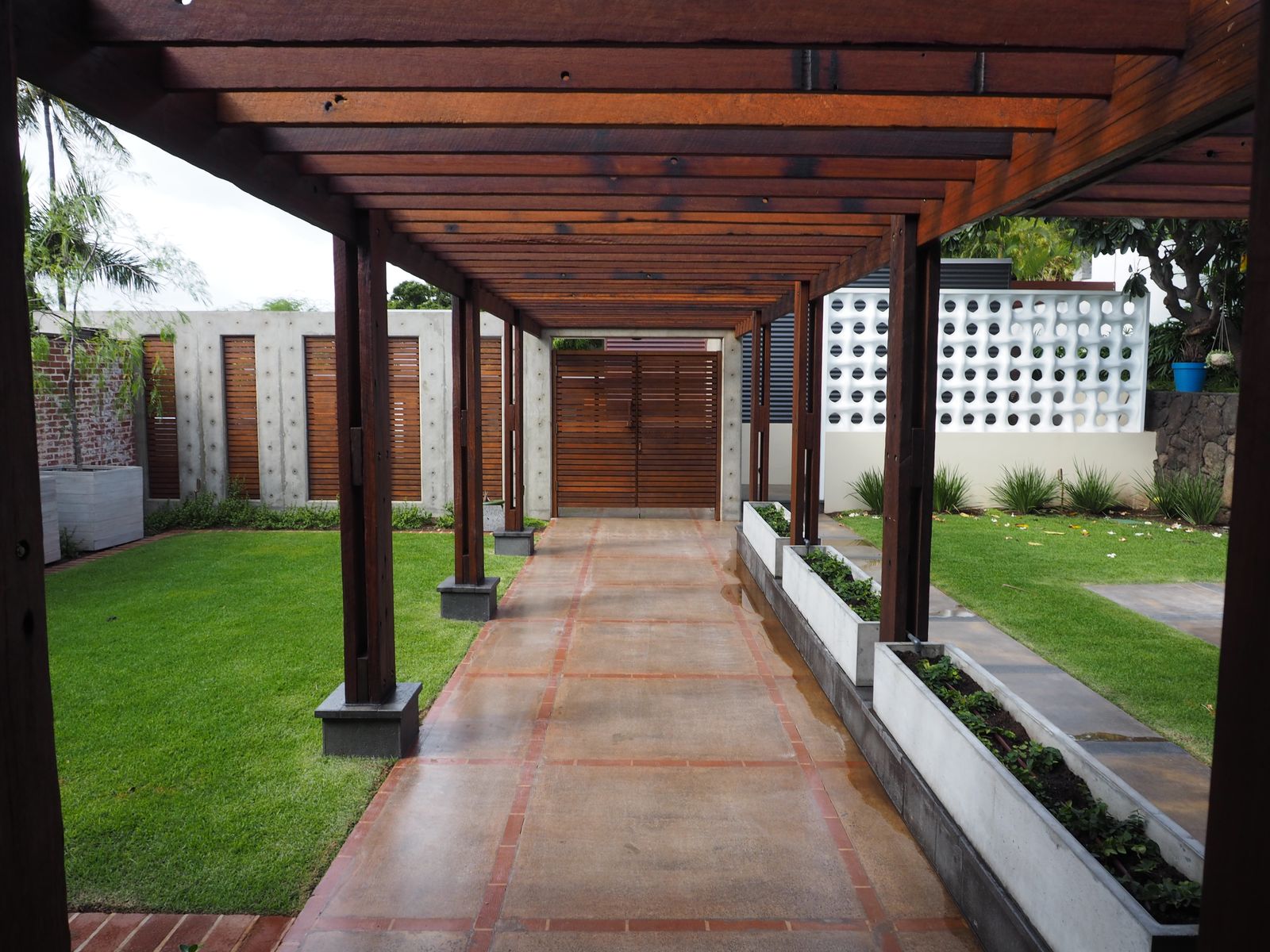 Hardwood pergola colonnade walkway built by Sanctum Carpentry